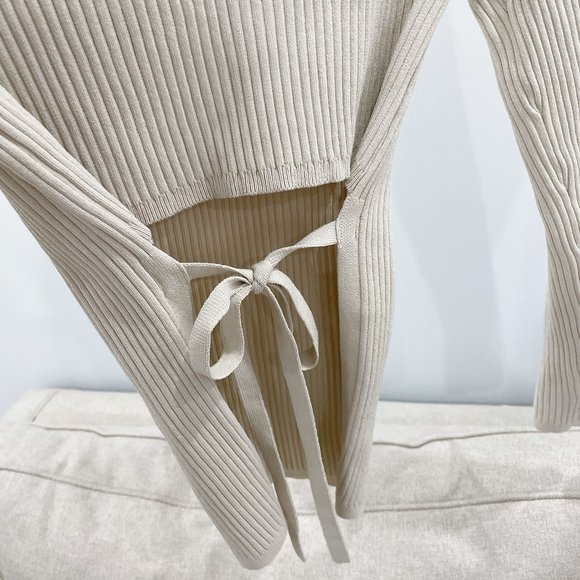99% NEW ARITZIA Babaton Sculpt Knit Tie Back Sweater in Matte Pearl - Picture 3 of 7